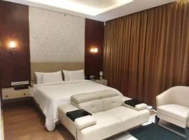 Luxury Studio Apartment attached to Leela Hotel