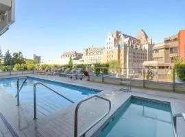 Luxury Downtown 2 Bedroom Condo with Pool!