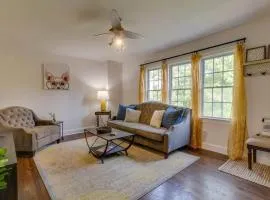Bohemian Retreat Sleeps 6, two miles from Broadway!