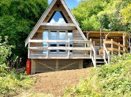 Sparrow Cabin Hot Tub，位于Barham的山林小屋