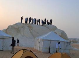 White Desert Safari Trips in Bahariya Oasis，位于Bawiti的酒店