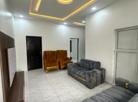 Lavish 2Bedroom flat in ogudu by Magnanimous apt，位于Ogudu的酒店