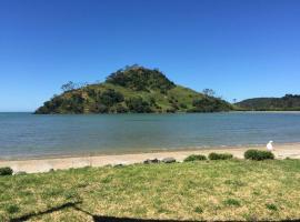 Pataua Fiji -Waterfront Bach，位于Pataua的酒店