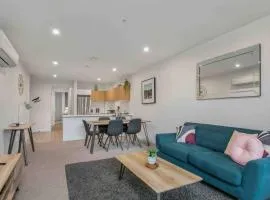 Central Location New Luxury Secure Park 3 Mins CBD