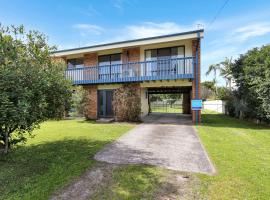 Pet Friendly on Pelican Close to Myall River，位于霍克斯内斯特的酒店