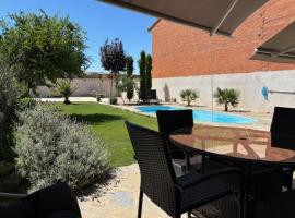 Villa Mandrés. Casa con jardín y piscina. Proximo a Puy Du Fou.，位于Totanés的酒店