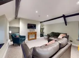 4 Bed Apartment- With Cosy Pub - Food/Drink 10%off