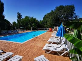 camping nature le Valenty mobil-home-Dordogne panoramique clim piscine，位于Soturac的酒店