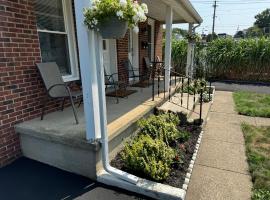 Downtown Willoughby Historic District Gem #2，位于威洛比的酒店