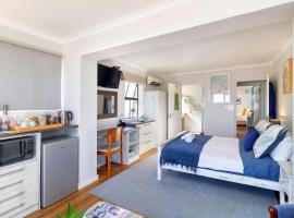 The Sandcastle Guesthouse - Melkbosstrand，位于梅尔克博斯特兰的住宿加早餐旅馆
