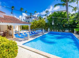 Huge 7-Bedroom Beach Villa with Private Pool - Los Corales Villas Punta Cana，位于蓬塔卡纳的酒店