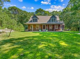 Vineyard Haven Hideaway，位于维恩亚德海文的酒店