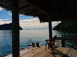 Raja Ampat Triton Homestay，位于Kri的酒店