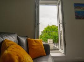 Modern 1 Bed Apartment Near Cardiff City Centre，位于卡迪夫的酒店