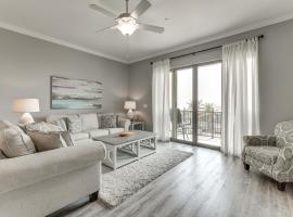 Downtown Bay St Louis Condo - Walk to Beach!，位于贝圣路易斯的酒店