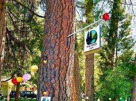 The Pines Inn and Cottages，位于草谷的酒店