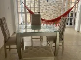 Casa frente al centro comercial