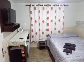 CASA DE HÓSPEDES POUSADA MANU LAGES Quarto com cama de casal，位于拉热斯的酒店