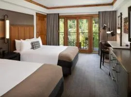 Luxury Hotel Room With 2 Queen Beds In Lionshead Village