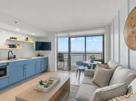 Modern Oceanfront 1 Bedroom Condo, Prime Location, Stunning Views