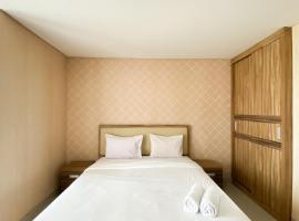 Homey and Simply Studio The Enviro Apartment By Travelio，位于芝卡朗的酒店