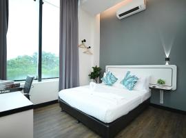 Swing & Pillows - Kota Kemuning Selangor，位于莎阿南的酒店