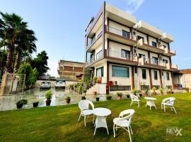 Hotel Vrinda Sarovar，位于马图拉的酒店