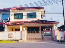 Spacious Semi-D Taman Terus Homestay