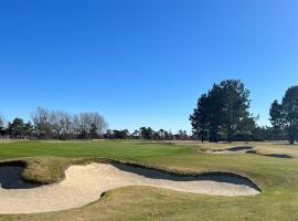 Boende med närhet till golfbanan i Åhus，位于奥胡斯的酒店