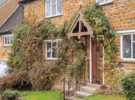 18th century cottage in Hook Norton，位于Hook Norton的酒店