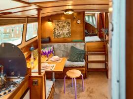 Gemütliches Wohnschiff，位于哈弗尔河畔勃兰登堡的酒店