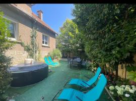 Villa T5 avec Jacuzzi proche centre ville Darcy，位于第戎的酒店