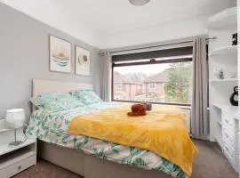 Manchester Business and Leisure Home with Free Parking