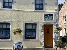 Historic 1601 Nettle Cottage near Lake District，位于希舍姆的酒店