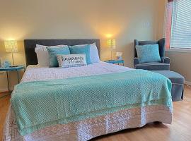 Charming Studio Jeannette Sleeps 3 Queen Bed，位于Jeannette的酒店