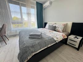 Near Airport Cozy Apartment with Parking，位于Codru的酒店