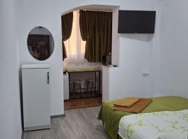 Anna Home，位于拉姆尼库沃尔恰的带停车场的酒店