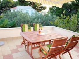 Ferienhaus für 3 Personen 1 Kind ca 68 qm in Žaboric, Dalmatien Norddalmatien，位于扎博里克的酒店