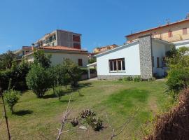 Ferienhaus für 9 Personen ca 180 qm in Marina di Campo, Toskana Elba，位于坎普码头的酒店