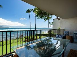 Luxury Remodeled Oceanfront Condo w/ Huge Views，位于怀卢库的酒店