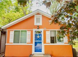 Relaxing Getaway Bungalow，位于Twin Lakes的酒店