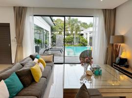 VILLA DESTINY - Luxury Villa Near Nai Harn Beach，位于Ban Saiyuan (1)的酒店