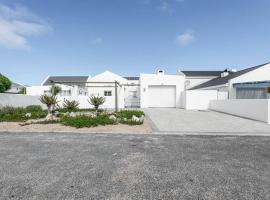 Stylish Coastal Retreat in Paternoster，位于帕特诺斯特的酒店