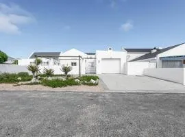 Stylish Coastal Retreat in Paternoster