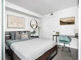 Delightful Condo Beside U of T - Sleeps 3