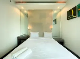 Homey 2BR Apartment Crown Court Executive Condominium By Travelio