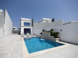 Luxurious Villa Montagne with Sea View & Private Pool by Dream Inn Dubai