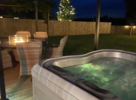 Wisteria Barn hot tub holidays in the Cotswolds，位于Badsey的酒店