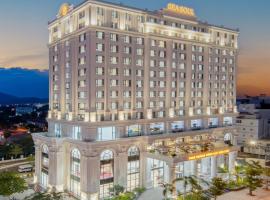 Sea Soul Hotel，位于芽庄的带停车场的酒店