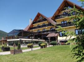 Resort Sf Petru，位于陶比斯特拉的带泳池的酒店